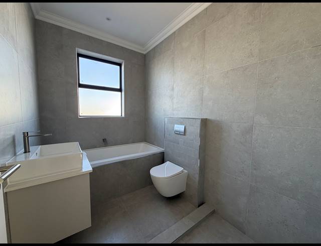 3 BEDROOM HOUSE FOR SALE IN SANDOWN